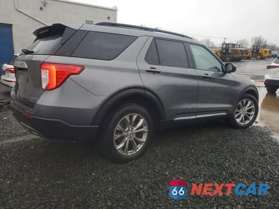 Trzecie zdjęcie samochodu z tyłu: 2021 FORD EXPLORER XLT VIN:1FMSK8DH3MGB66040 - miniatura