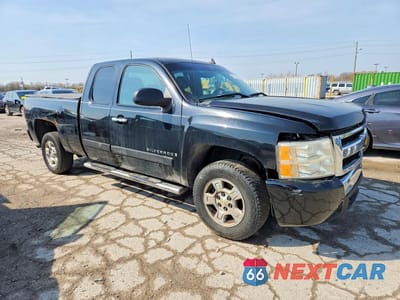 Czwarte zdjęcie samochodu z boku: 2008 CHEVROLET SILVERADO C1500 VIN:1GCEC19008Z157007 - miniatura