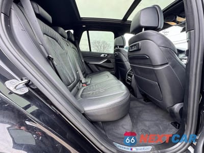 Zdjęcie 6 z 10 samochodu: 2019 BMW X5 XDRIVE50I VIN:5UXJU2C59KLN67304 - miniatura