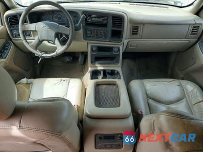 Zdjęcie 8 z 11 samochodu: 2003 CHEV SUBURBAN VIN:3GNEC16Z73G113959 - miniatura