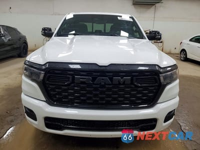 Piąte zdjęcie samochodu w środku: 2025 RAM 1500 BIG HORN VIN:1C6SRFFP4SN672159 - miniatura