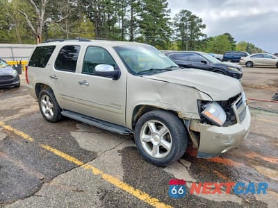 Czwarte zdjęcie samochodu z boku: 2014 CHEVROLET TAHOE C1500 LTZ VIN:1GNSCCE04ER109727 - miniatura