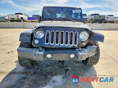 Piąte zdjęcie samochodu w środku: 2016 JEEP WRANGLER UNLIMITED SAHARA VIN:1C4BJWEG8GL163812 - miniatura
