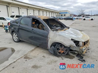 Czwarte zdjęcie samochodu z boku: 2008 FORD FOCUS SE VIN:1FAHP35NX8W162110 - miniatura
