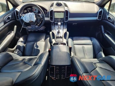 Zdjęcie 8 z 13 samochodu: 2013 PORSCHE CAYENNE GTS VIN:WP1AD2A2XDLA75568 - miniatura