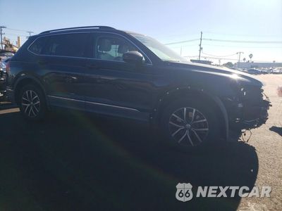 Czwarte zdjęcie samochodu z boku: 2018 VOLKSWAGEN TIGUAN SE VIN:3VV3B7AX8JM220045 - miniatura
