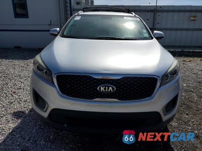 Piąte zdjęcie samochodu w środku: 2016 KIA SORENTO LX VIN:5XYPG4A38GG051700 - miniatura