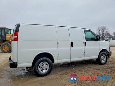 Trzecie zdjęcie samochodu z tyłu: 2021 CHEVROLET EXPRESS 2500 CARGO UTILITY / SERVICE VAN VIN:1GCWGAFP2M1259539 - miniatura