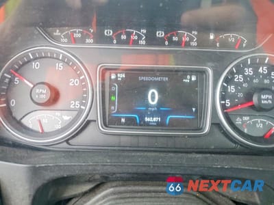 Zdjęcie 8 z 10 samochodu: 2019 INTERNATIONAL LT625 SEMI TRUCK VIN:3HCDZTZR2KL723142 - miniatura