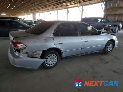 Trzecie zdjęcie samochodu z tyłu: 2001 HONDA ACCORD LX VIN:1HGCF86601A031669 - miniatura