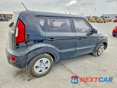 Trzecie zdjęcie samochodu z tyłu: 2012 KIA SOUL BASE VIN:KNDJT2A57C7447762 - miniatura