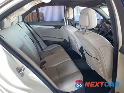 Zdjęcie 10 z 12 samochodu: 2010 MERCEDES-BENZ C 300 VIN:WDDGF5EB7AR105027 - miniatura