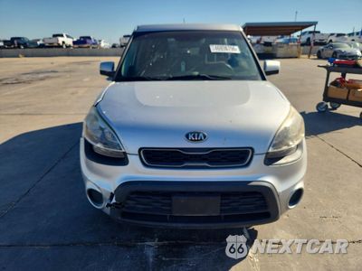 Piąte zdjęcie samochodu w środku: 2013 KIA SOUL BASE VIN:KNDJT2A58D7767528 - miniatura
