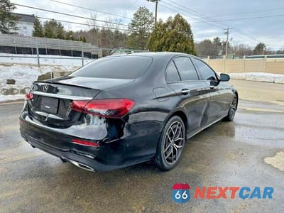 Trzecie zdjęcie samochodu z tyłu: 2022 MERCEDES-BENZ E 350 VIN:W1KZF8DB9NB093134 - miniatura