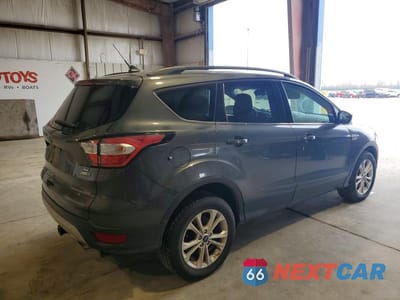 Trzecie zdjęcie samochodu z tyłu: 2018 FORD ESCAPE SE VIN:1FMCU9GD2JUC46987 - miniatura