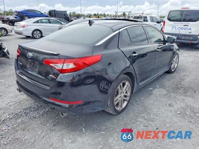 Trzecie zdjęcie samochodu z tyłu: 2013 KIA OPTIMA SX VIN:5XXGR4A60DG111490 - miniatura
