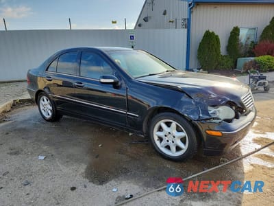 Czwarte zdjęcie samochodu z boku: 2004 MERCEDES-BENZ C 240 VIN:WDBRF61J04E015136 - miniatura
