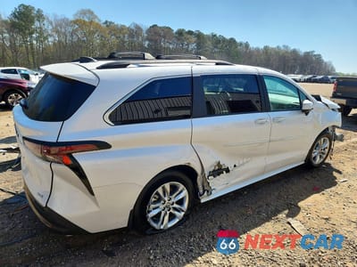 Trzecie zdjęcie samochodu z tyłu: 2025 TOYOTA SIENNA XLE 7-PASSENGER VIN:5TDJSKFC5SS172570 - miniatura