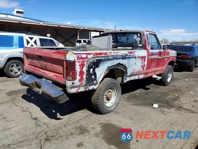 Trzecie zdjęcie samochodu z tyłu: 1985 FORD F250 VIN:1FTHF2614FPB38556 - miniatura