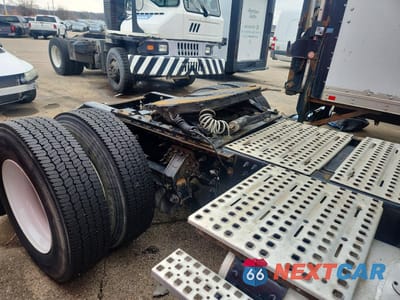 Zdjęcie 6 z 10 samochodu: 2017 VOLVO VNL SEMI TRUCK VIN:4V4N39TG1HN988211 - miniatura