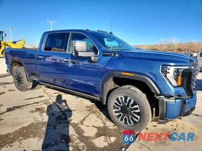 Czwarte zdjęcie samochodu z boku: 2026 GMC SIERRA K2500 DENALI ULTIMATE VIN:1GT4UXEY7TF106136 - miniatura