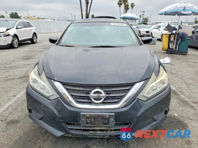 Piąte zdjęcie samochodu w środku: 2016 NISSAN ALTIMA 2.5 S VIN:1N4AL3AP9GN363893 - miniatura