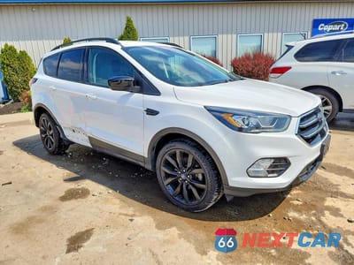 Czwarte zdjęcie samochodu z boku: 2019 FORD ESCAPE SE VIN:1FMCU0GDXKUB75793 - miniatura