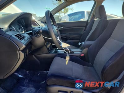 Zdjęcie 7 z 13 samochodu: 2008 HONDA ACCORD LXP VIN:1HGCP26478A157014 - miniatura