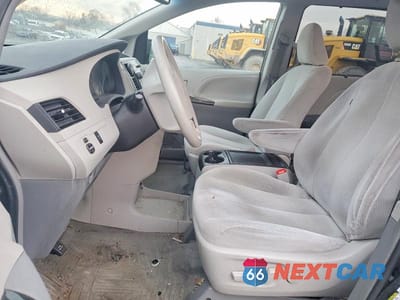 Zdjęcie 7 z 13 samochodu: 2014 TOYOTA SIENNA LE 8-PASSENGER VIN:5TDKK3DCXES485230 - miniatura