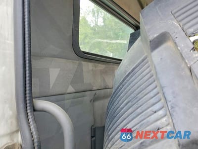 Zdjęcie 6 z 10 samochodu: 2010 VOLVO VNM SEMI TRUCK VIN:4V4MC9DF7AN281038 - miniatura
