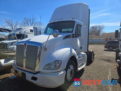 Drugie zdjęcie samochodu z przodu: 2014 KENWORTH T680 SEMI TRUCK VIN:1XKYA48X4EJ402604 - miniatura