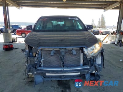 Piąte zdjęcie samochodu w środku: 2019 TOYOTA HIGHLANDER LE VIN:5TDZZRFH7KS298190 - miniatura