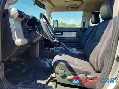 Zdjęcie 7 z 13 samochodu: 2012 TOYOTA FJ CRUISER BASE VIN:JTEZU4BF6CK012484 - miniatura
