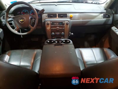 Zdjęcie 8 z 12 samochodu: 2011 CHEVROLET SUBURBAN C1500 VIN:1GNSC5E08BR301790 - miniatura