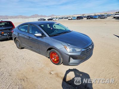 Czwarte zdjęcie samochodu z boku: 2019 HYUNDAI ELANTRA SE VIN:KMHD74LF6KU754435 - miniatura