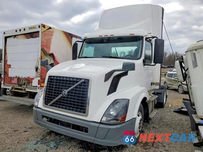 Drugie zdjęcie samochodu z przodu: 2018 VOLVO VN VNL VIN:4V4N39TG0JN892592 - miniatura