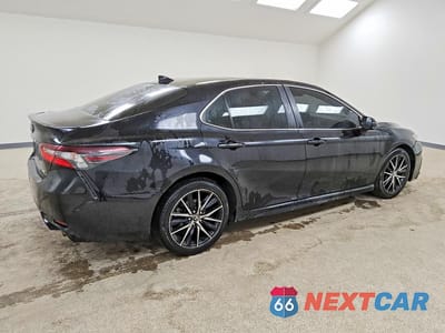 Trzecie zdjęcie samochodu z tyłu: 2021 TOYOTA CAMRY SE VIN:4T1G11AK6MU553618 - miniatura