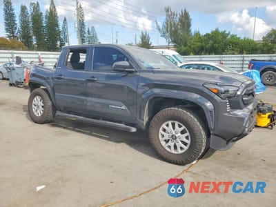 Czwarte zdjęcie samochodu z boku: 2024 TOYOTA TACOMA SR5 VIN:3TMKB5FNXRM017899 - miniatura