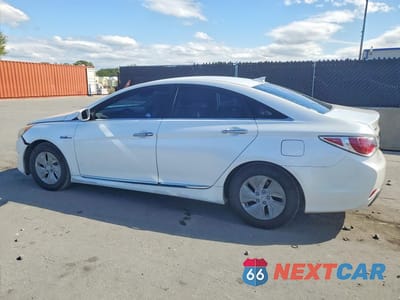 Drugie zdjęcie samochodu z przodu: 2015 HYUNDAI SONATA HYBRID BASE VIN:KMHEC4A43FA133517 - miniatura