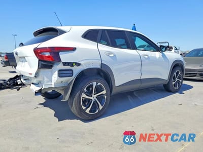 Trzecie zdjęcie samochodu z tyłu: 2024 CHEVROLET TRAX 1RS VIN:KL77LGE20RC174555 - miniatura