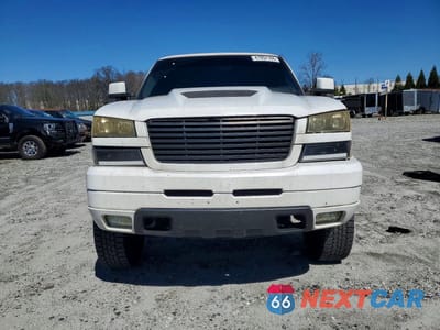 Piąte zdjęcie samochodu w środku: 2004 CHEVROLET SILVERADO K2500 VIN:1GCGK23U44F203656 - miniatura