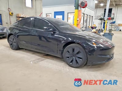 Czwarte zdjęcie samochodu z boku: 2025 TESLA MODEL 3 VIN:5YJ3E1EA1SF977089 - miniatura