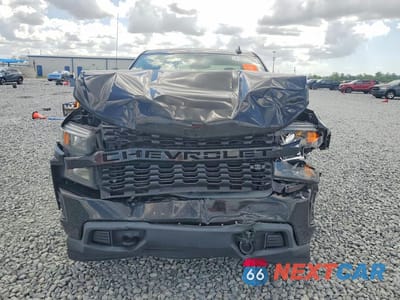 Piąte zdjęcie samochodu w środku: 2021 CHEVROLET SILVERADO K1500 CUSTOM VIN:1GCRYBEF8MZ102205 - miniatura