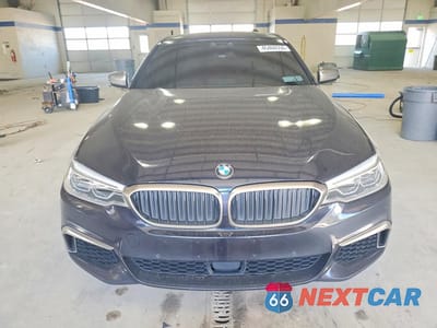 Piąte zdjęcie samochodu w środku: 2018 BMW M550XI VIN:WBAJB9C53JB035113 - miniatura