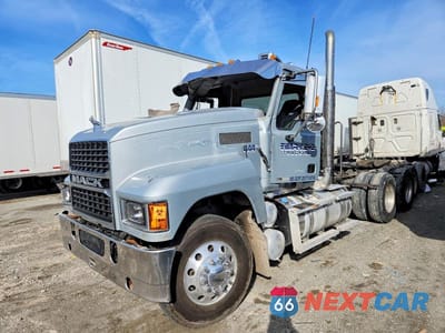 Drugie zdjęcie samochodu z przodu: 2020 MACK PINNACLE SEMI TRUCK VIN:1M1PN4GY8LM005334 - miniatura