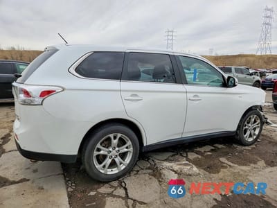 Trzecie zdjęcie samochodu z tyłu: 2014 MITSUBISHI OUTLANDER GT VIN:JA4JZ4AX2EZ007817 - miniatura