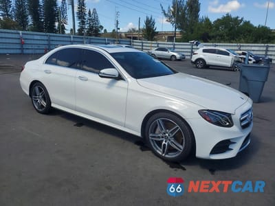 Czwarte zdjęcie samochodu z boku: 2019 MERCEDES-BENZ E 300 VIN:WDDZF4JB1KA682838 - miniatura