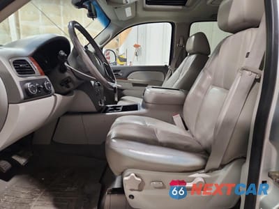 Zdjęcie 7 z 13 samochodu: 2011 CHEVROLET SUBURBAN K1500 LT VIN:1GNSKJE32BR334922 - miniatura