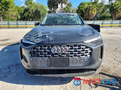 Piąte zdjęcie samochodu w środku: 2025 AUDI Q5 PREMIUM VIN:WA11AAGU9S2050591 - miniatura