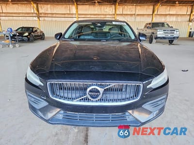 Piąte zdjęcie samochodu w środku: 2019 VOLVO S60 T6 MOMENTUM VIN:7JRA22TKXKG007430 - miniatura